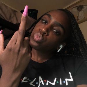 Meet your Posher, Monique